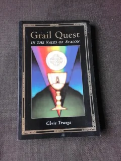 GRAIL QUEST, IN THE VALES OF AVALON - CHRIS TRWOGA  (CARTE IN LIMBA ENGLEZA)