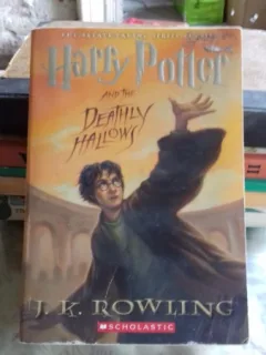 HARRY POTTER AND THE DEATHLY HALLOWS - J.K. ROWLING  (HARRY POTTER ȘI TALISMANELE MORȚII)