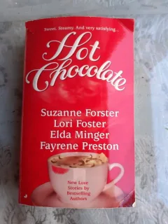 HOT CHOCOLATE - SUZANNE FORSTER  (CARTE IN LIMBA ENGLEZA)