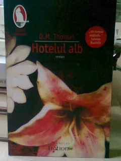 HOTELUL ALB -  D.M. THOMAS