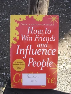 HOW TO WIN FRIENDS AND INFLUENCE PEOPLE - DALE CARNEGIE