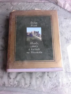 HRADY, ZAMKY A KASTIELE NA SLOVENSKU - STEFAN PISON   (CASTELE DIN SLOVACIA, CARTE IN LIMBA SLOCAVA)