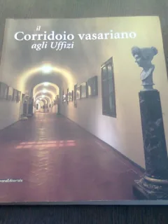 IL CORRIDOIO VASARIANO - AGLI UFFIZI  (CARTE DE FOTOGRAFIE, TECT IN LIMBA ITALIANA)