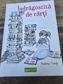 Indragostita de carti - Debbie Tung  (benzi desenate)