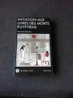 INITIATION AUX LIVRES DES MORTS EGYPTIENS - FERNAND SCHWARZ  (CARTE IN LIMBA FRANCEZA)