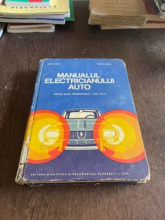 Ioan Ghita, Virgil Raicu - Manualul electricianului auto. Pentru elevii scolilor profesionale, anul III (1971)