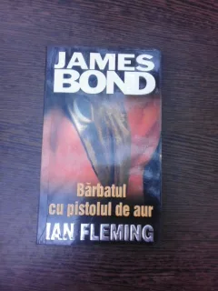 James Bond, Barbatul cu pistolul de aur - Ian Fleming