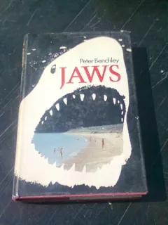 JAWS - PETER BENCHLEY  (CARTE IN LIMBA ENGLEZA)