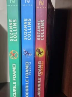 JOCURILE FOAMEI , SUZANNE COLLINS (TREI VOLUME)