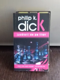JUCATORII DE PE TITAN - PHILIP K. DICK