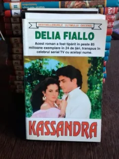 KASSANDRA - DELIA FIALLO