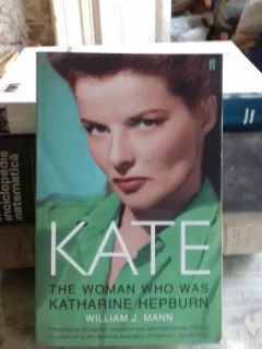 KATE. THE WOMAN WHO WAS KATHARINE HEPBURN - WILLIAM J. MANN  (DESPRE FEMEIA KATHARINE HEPBURN)