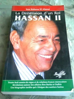 LA DIMENSION D'UN ROI. HASSAN II - ISSA BABANA EL ALAOUI  (CARTE IN LIMBA FRANCEZA)