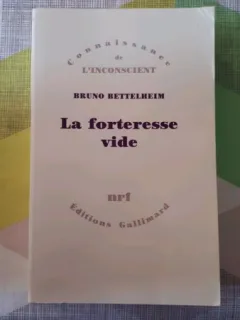 LA FORTERESSE VIDE - BRUNO BETTELHEIM  (CARTE IN LIMBA FRANCEZA)