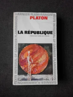 LA REPUBLIQUE - PLATON  (CARTE IN LIMBA FRANCEZA)