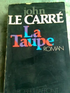 LA TAUPE - JOHN LE CARRE  (CARTE IN LIMBA FRANCEZA)