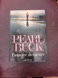 L'amour demeure - Pearl Buck  (carte in limba franceza)