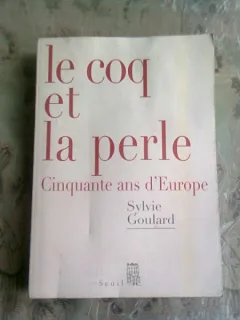 LE COQ ET LA PERLE. CINQUANTE ANS D'EUROPE - SYLVIE GOULARD  (CARTE IN LIMBA FRANCEZA)