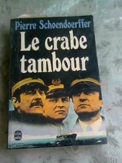 LE CRABETAMBOUR - PIERRE SCHOENDOERFFER (CARTE IN LIMBA FRANCEZA)
