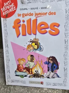 Le guide junior des filles - Goupil