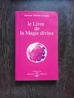 LE LIVRE DE LA MAGIE DIVINE - OMRAAM MIKHAEL AIVANHOV  (CARTE IN LIMBA FRANCEZA)