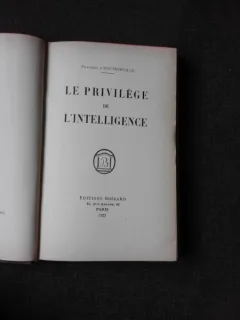 LE PRIVILEGE DE L'INTELLIGENCE - FRANCOIS D'HAUTEFEUILLE  (CARTE IN LIMBA FRANCEZA)