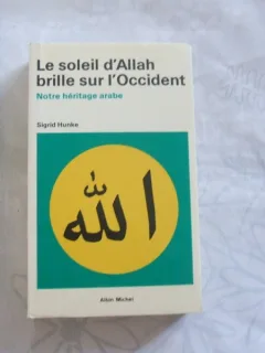 LE SOLEIL D'ALLAH BRILLE SUR L'OCCIDENT - SIGRID HUNKE  (CARTE IN LIMBA FRANCEZA)