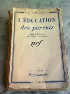 L'EDUCATION DES PARENTS - WILHELM STEKEL  (CARTE IN LIMBA FRANCEZA)