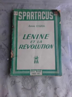 LENINE ET LA REVOLUTION - ANTON CILIGA  (CARTE IN LIMBA FRANCEZA)