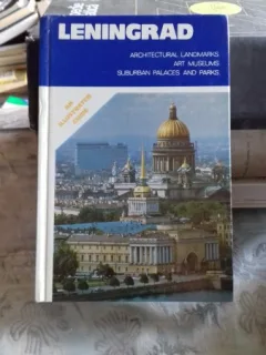LENINGRAD. AN ILLUSTRATED GUIDE   (LENINGRAD. GHID ILUSTRAT)