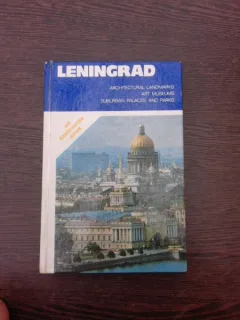 Leningrad, ghid ilustrat, text in limba engleza