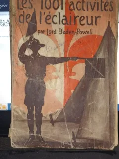 Les 1001 activites de l'eclaireur par Lord Baden-Powell (text in Lb.Franceza)