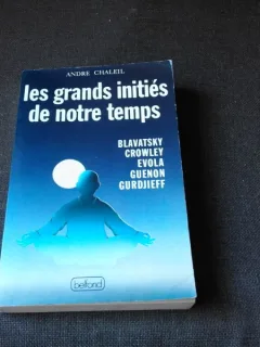 LES GRANDS INITIES DE NOTRE TEMPS - ANDRE CHALEIL  (CARTE IN LIMBA FRANCEZA)