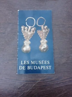 Les musees de Budapest. carte in limba franceza