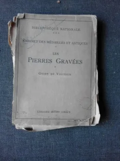 LES PIERRES GRAVEES, GUIDE DU VISITEUR