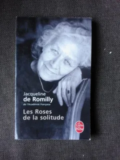 LES ROSES DE LA SOLITUDE - JACQUELINE DE ROMILLY  (TEXT IN LIMBA FRANCEZA)