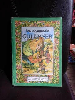 LES VOYAGES DE GULLIVER - JONATHAN SWIFT  (CARTE IN LIMBA FRANCEZA)