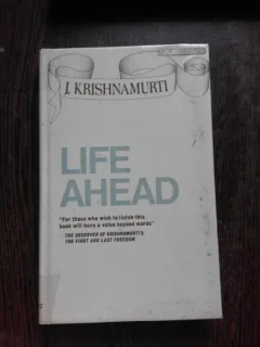 LIFE AHEAD - J. KRISHNAMURTI  (CARTE IN LIMBA ENGLEZA)