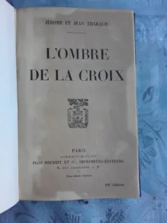 L'OMBRE DE LA CROIX - JEROME ET JEAN THARAUD  (CARTE IN LIMBA FRANCEZA)