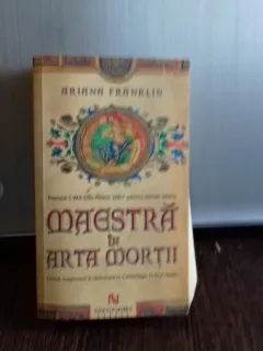 MAESTRA IN ARTA MORTII - ARIANA FRANKLIN