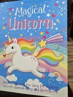 Magical Unicorn - Activity kit with fun ideas (Unicornul Magic - Kit de activitati cu idei distractive - carte in limba engeza)