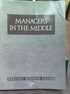 Managers in the middle  (Managerii in mijloc)