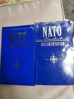 MANUALUL NATO/ NATO HANDBOOK  2 carti 1 in romana si una in engleza