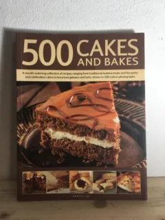 Martha Day - 500 Cakes And Bakes