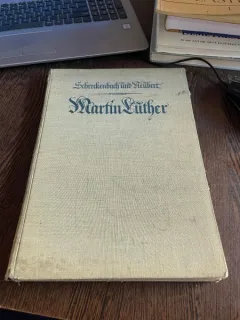 Martin Luther (album, cu autograful scriitorului Ion Marin Sadoveanu)