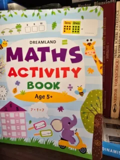 Maths Activity Book - Age 5+ (Carte cu activitati de matematica - carte in limba engleza)