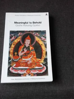 MEANINGFUL TO BEHOLD - GESHE KELSANG GYATSO  (CARRTE IN LIMBA ENGLEZA)