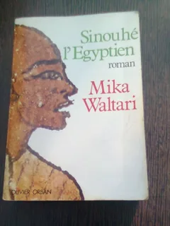 MIKA WALTARI - SINOUHE L'EGYPTIEN  (CARTE IN LIMBA FRANCEZA)