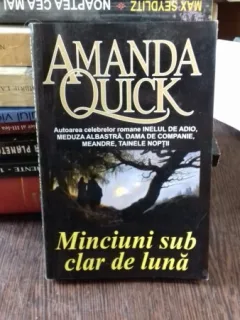 MINCIUNI SUB CLAR DE LUNA - AMANDA QUICK