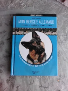 MON BERGER ALLEMAND - GIORGIO TEICH ALASIA  (CU CD, TEXT IN LIMBA FRANCEZA)